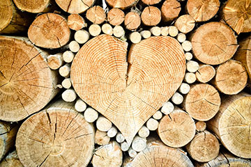 © Foto: Pixabay Holzstoß inkl. Holzherz in der Mitte