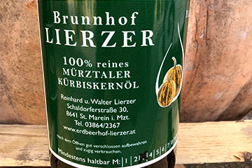 Kürbiskernöl, © Kaiser business solutions Flasche Kürbiskernöl